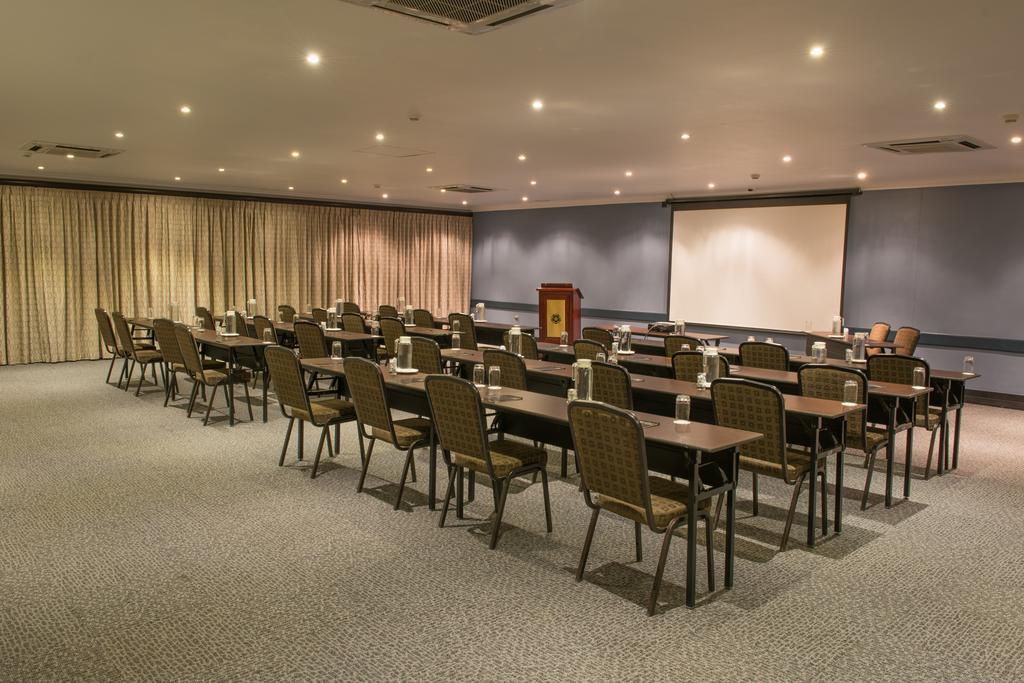 Peermont Mondior Hotel Gaborone Dış mekan fotoğraf