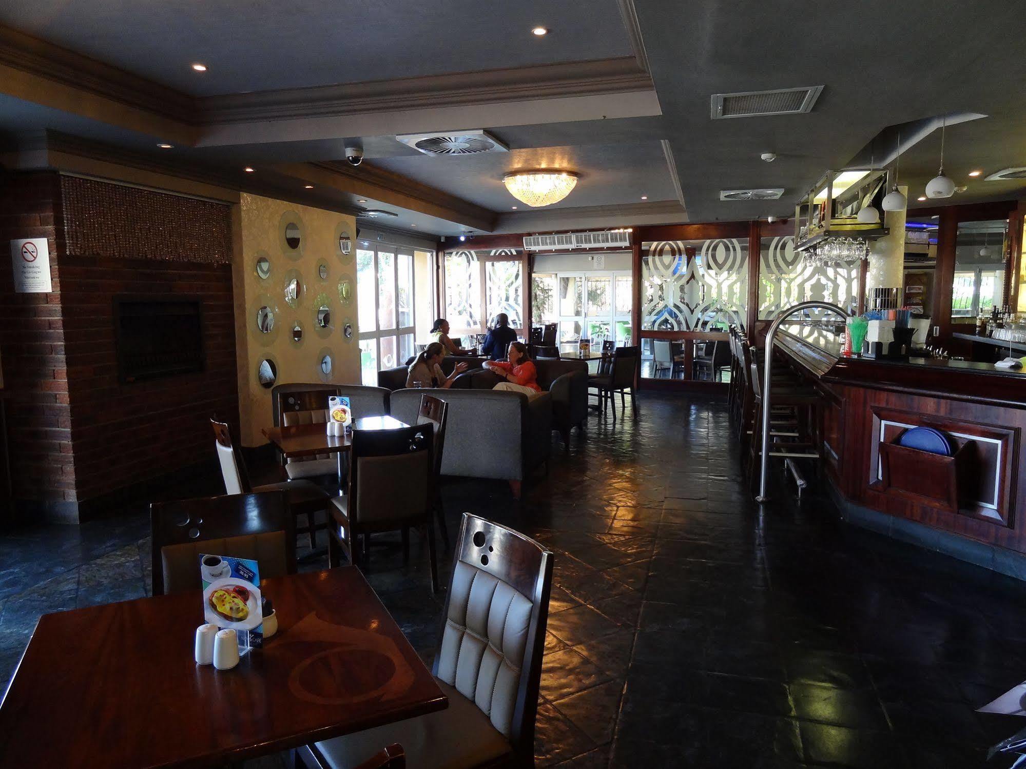 Peermont Mondior Hotel Gaborone Dış mekan fotoğraf